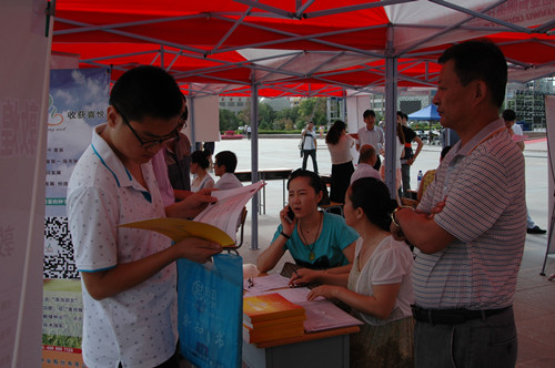 筑巢引鳳，吸納人才 敦煌種業(yè)參加酒泉市人社局組織的大型人才招聘會