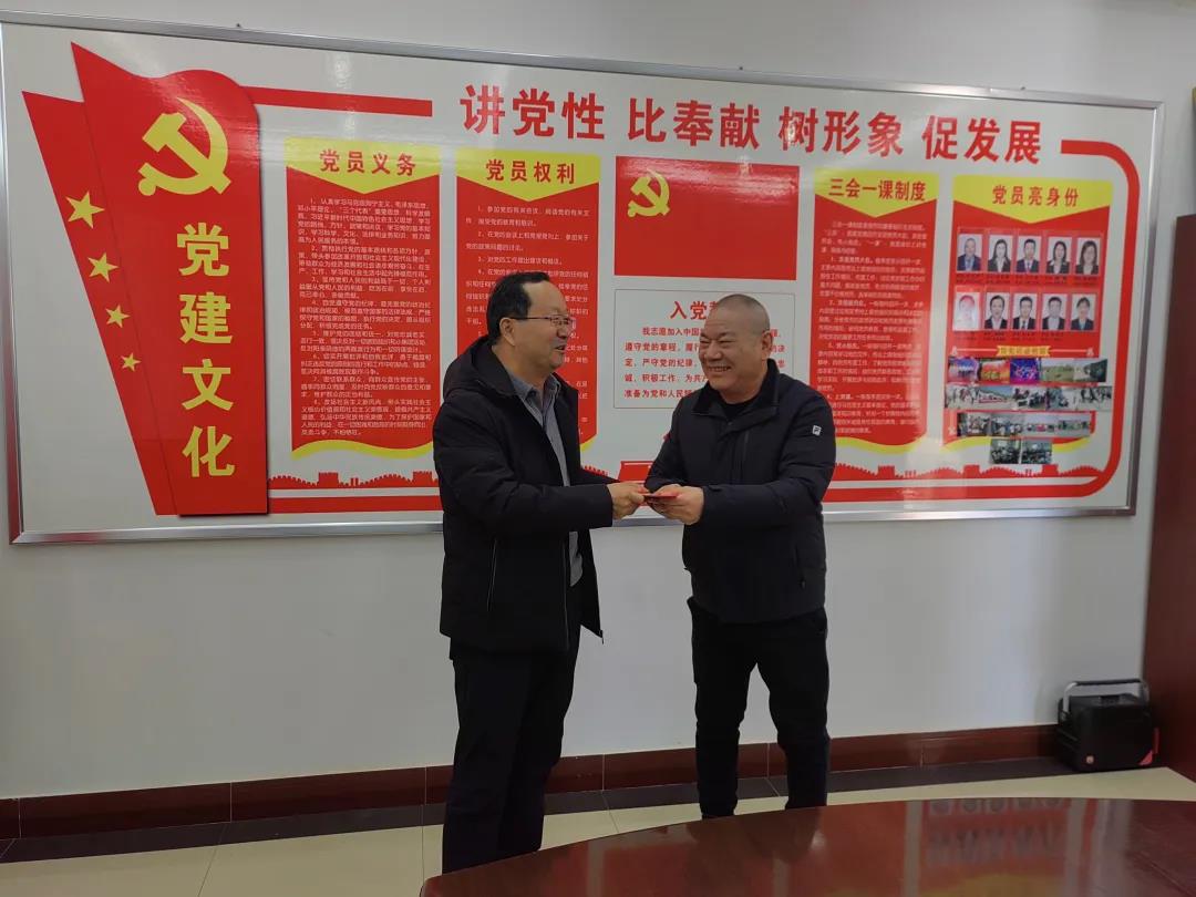 敦煌種業(yè)領導看望慰問公司老干部、老黨員及困難黨員職工