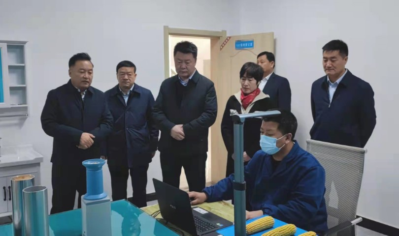 酒泉市政府黨組成員、副市長哈里別克來敦煌種業(yè)調(diào)研指導(dǎo)工作